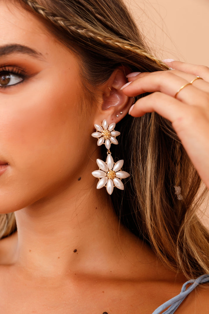 Diva Pearl Flower Earrings